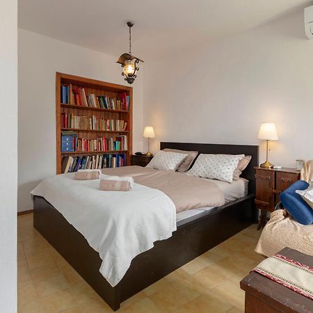 Apartamento Under The Rock House In Osp With Hot Tub Exterior foto