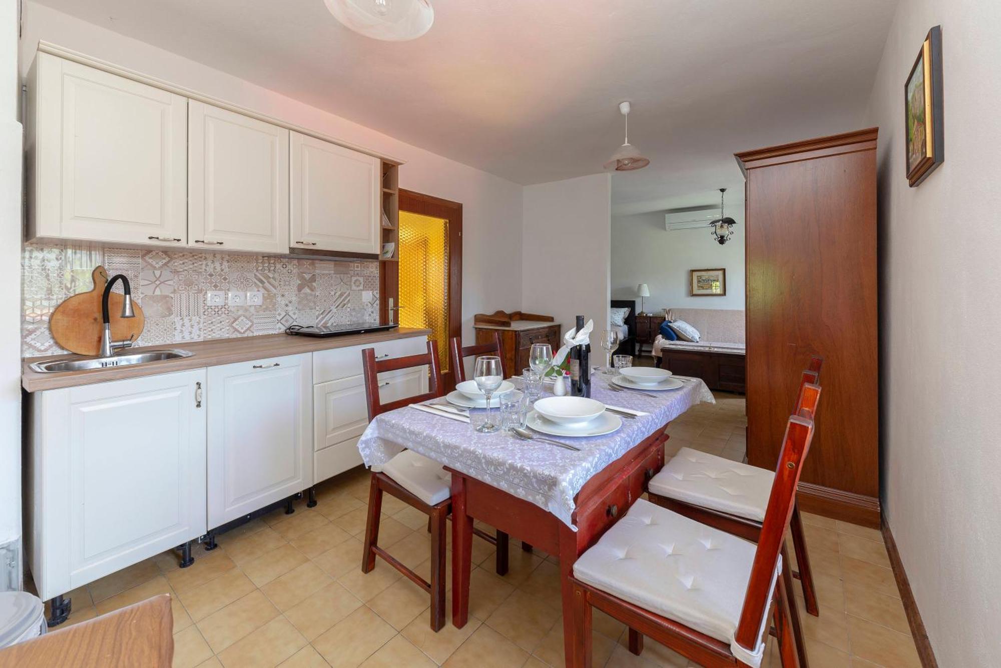 Apartamento Under The Rock House In Osp With Hot Tub Exterior foto