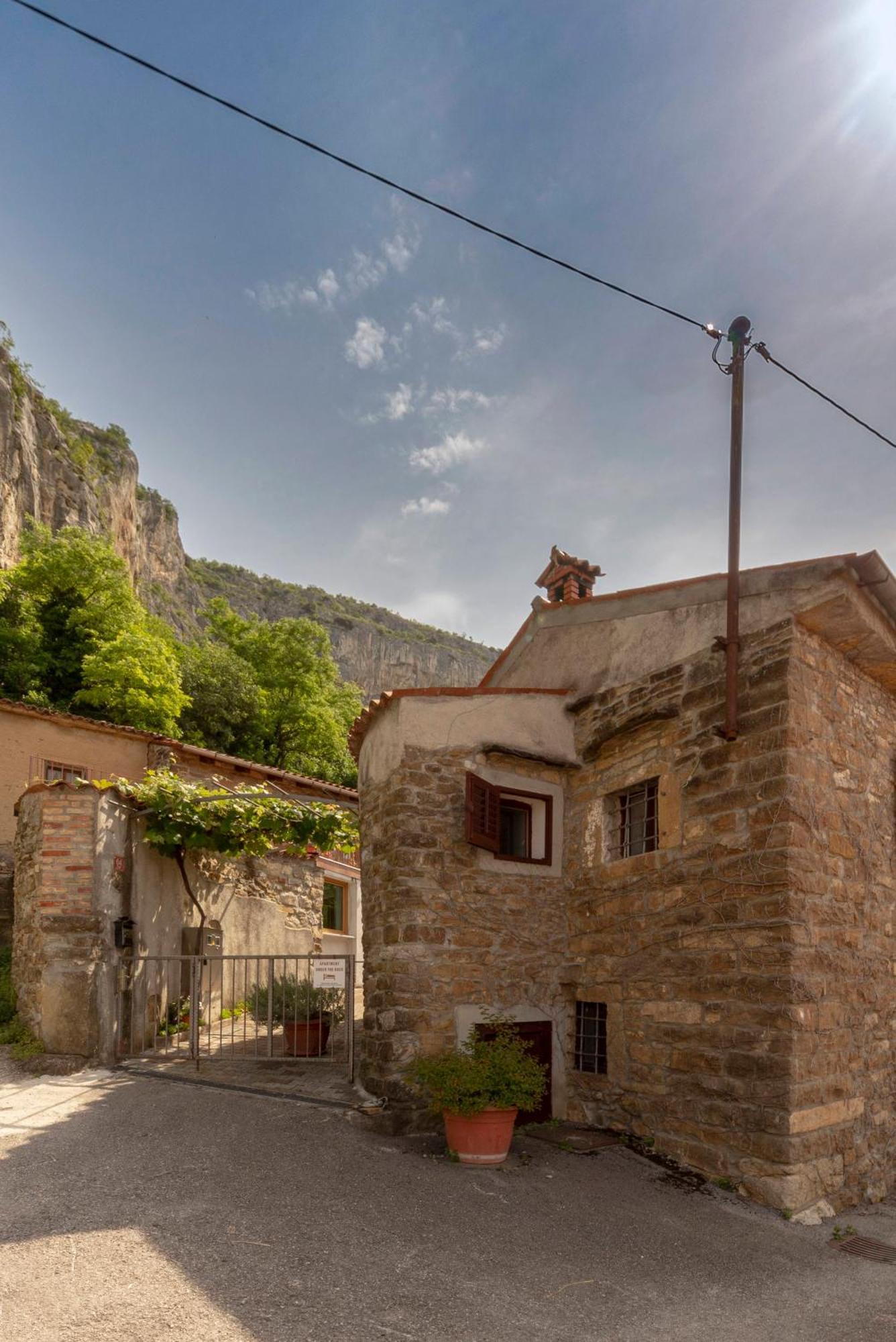 Apartamento Under The Rock House In Osp With Hot Tub Exterior foto