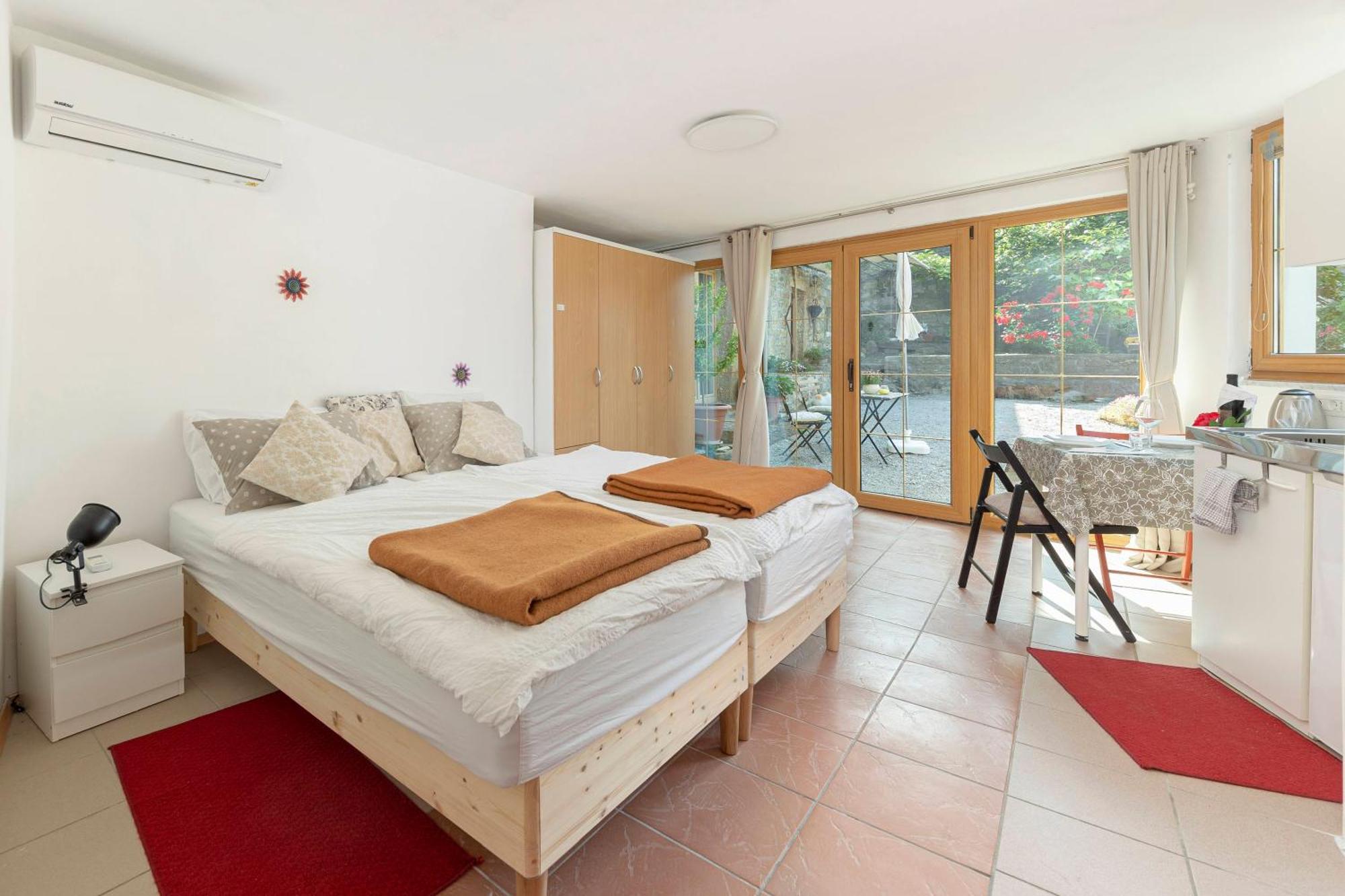 Apartamento Under The Rock House In Osp With Hot Tub Exterior foto