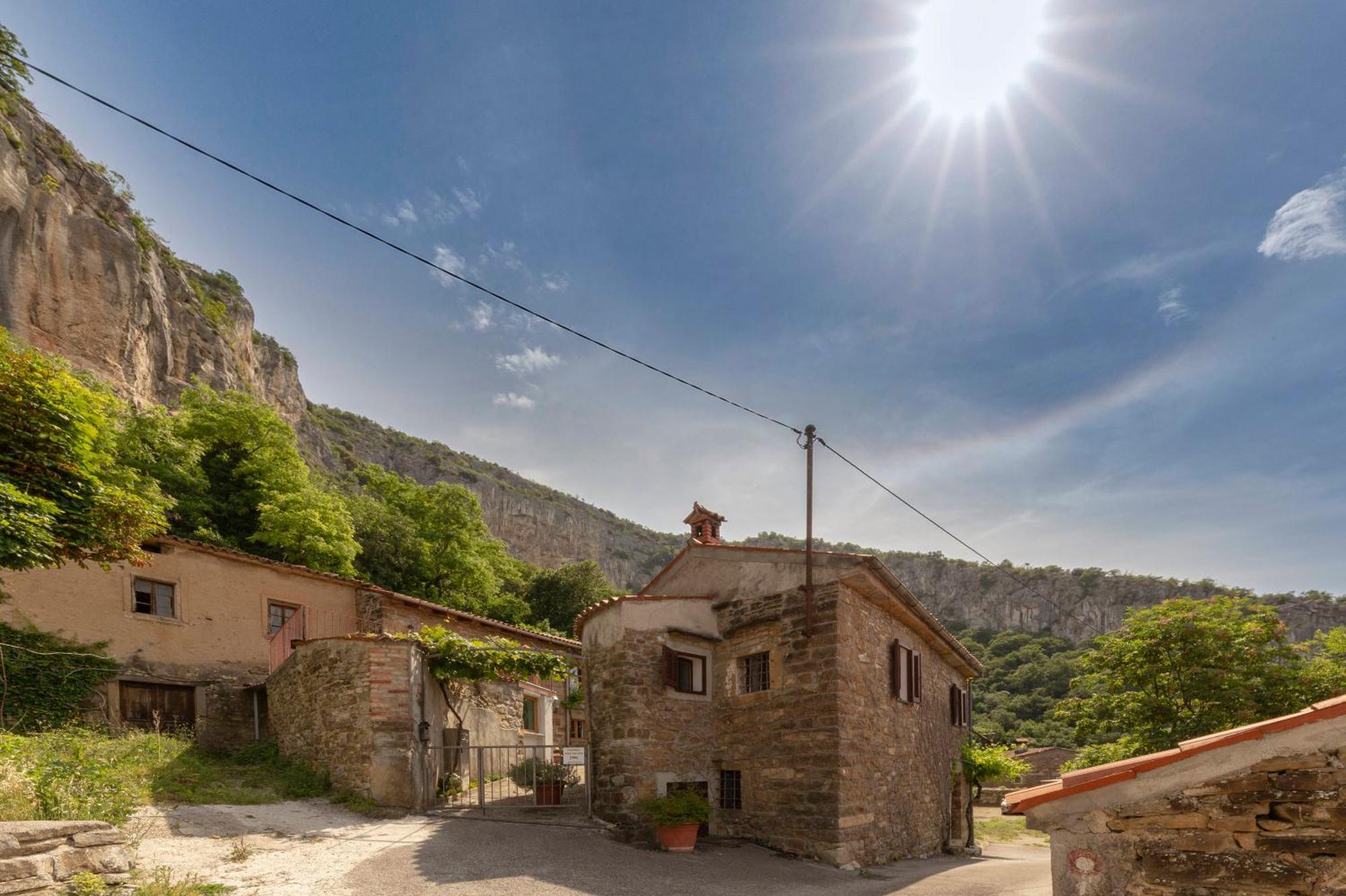 Apartamento Under The Rock House In Osp With Hot Tub Exterior foto